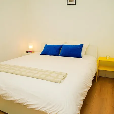 Lovely 1br & 1lr For 4p, Only 15 Min Walk To Center Apartment