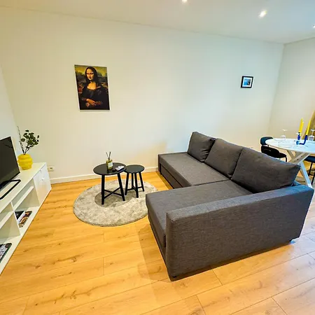 Lovely 1br & 1lr For 4p, Only 15 Min Walk To Center *