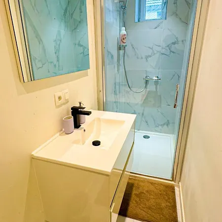 Apartment Lovely 1br & 1lr For 4p, Only 15 Min Walk To Center
