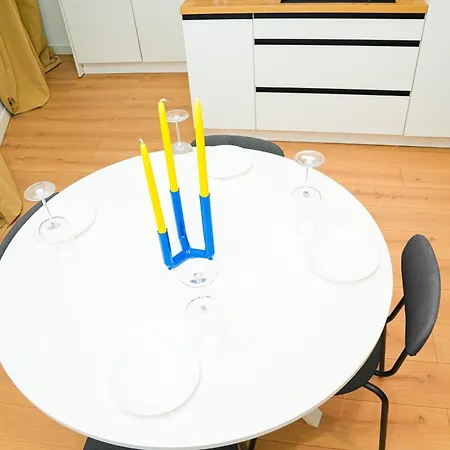 Apartment Lovely 1br & 1lr For 4p, Only 15 Min Walk To Center *