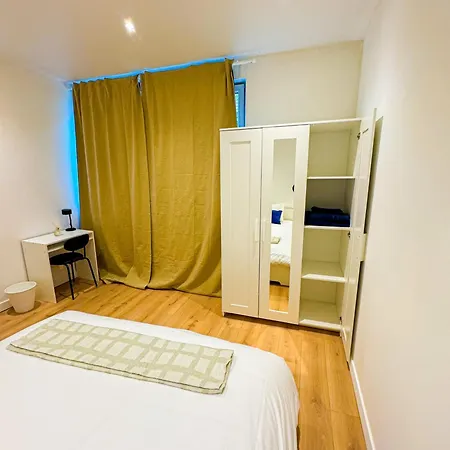 Apartment Lovely 1br & 1lr For 4p, Only 15 Min Walk To Center *