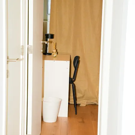 Lovely 1br & 1lr For 4p, Only 15 Min Walk To Center Apartment