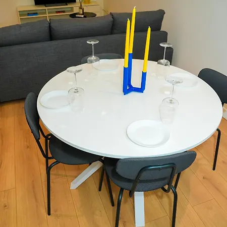 Apartment Lovely 1br & 1lr For 4p, Only 15 Min Walk To Center