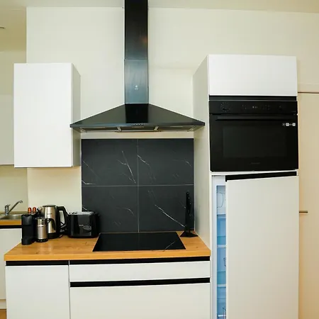 Apartment Lovely 1br & 1lr For 4p, Only 15 Min Walk To Center *