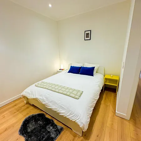 Apartment Lovely 1br & 1lr For 4p, Only 15 Min Walk To Center *